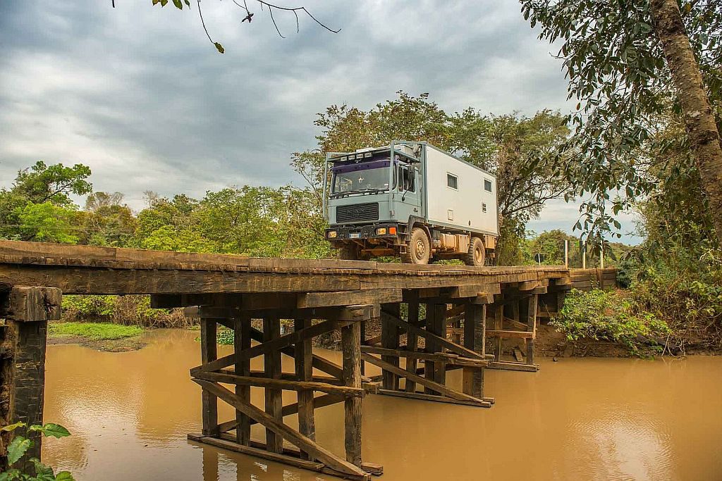 BeCuriousAboutTheWorld - Overlanding car