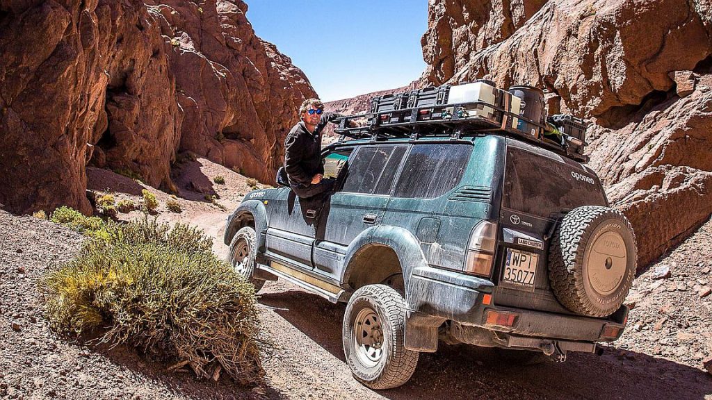 BeCuriousAboutTheWorld - Overlanding car