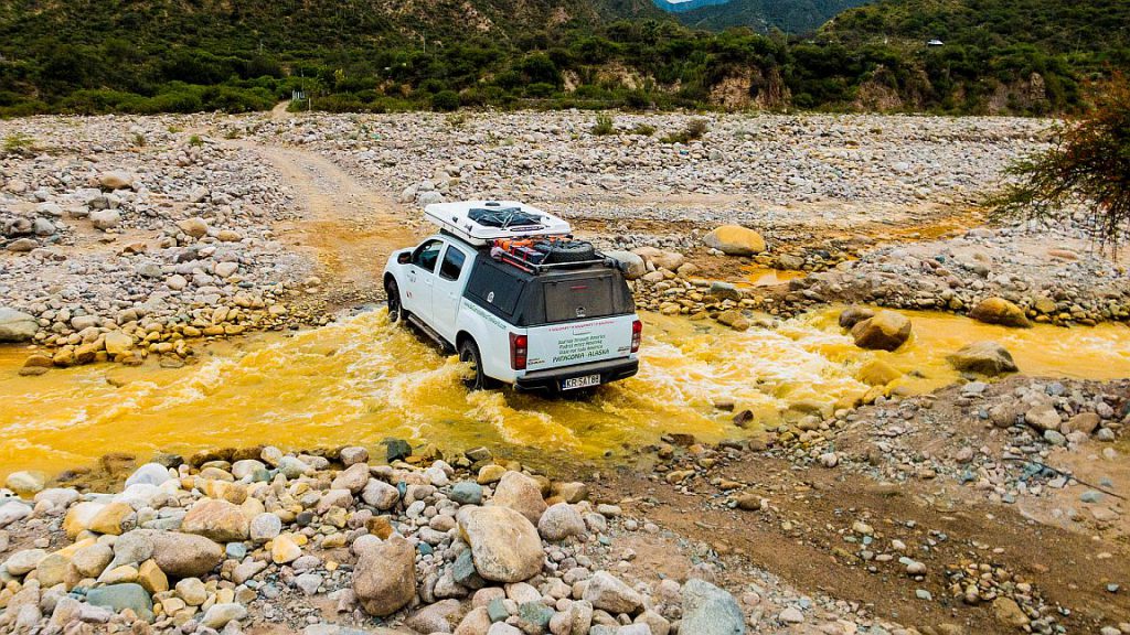 BeCuriousAboutTheWorld - Overlanding car